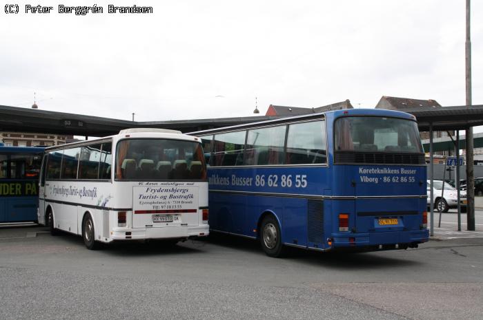 Frydensbjerg Turist- og Bustrafik HX99070 & Køreteknikkens Busser OL91711, Århus Rutebilstation